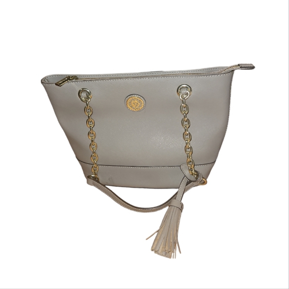 Anne Klein tan shoulder bag. In wonderful condition. Gold hardware